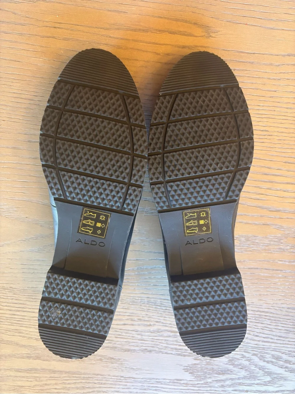 NWOT ALDO Women's Black Leather Slip-On Loafers